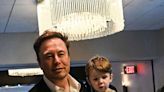 Elon Musk se lleva a su hijo X AE A-XII, de 2 años, al trabajo