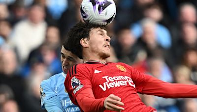 Manchester United defender Victor Lindelof back in full training