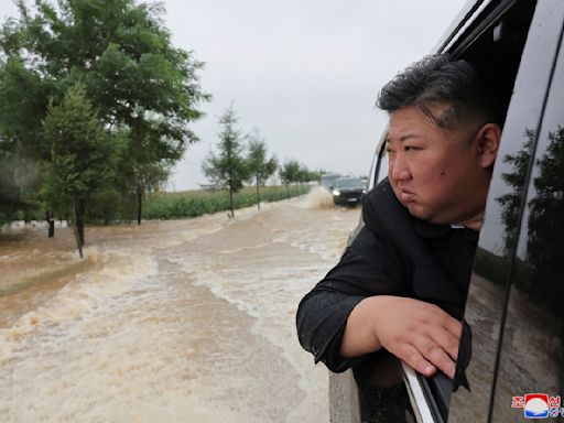 北韓暴雨成災數千人受困 官媒罕見公開金正恩視察照
