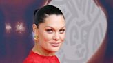 Jessie J presume de su embarazo 'milagro' con el look más espectacular de los Brit Awards