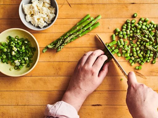 This Compact Knife Set Will Actually Look Nice on Your Countertop