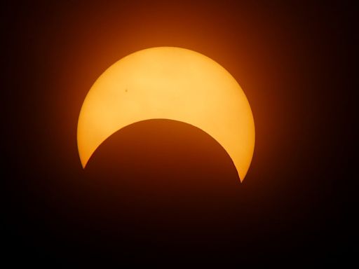 A qué hora se verá el eclipse solar en Buenos Aires hoy, miércoles 2 de octubre