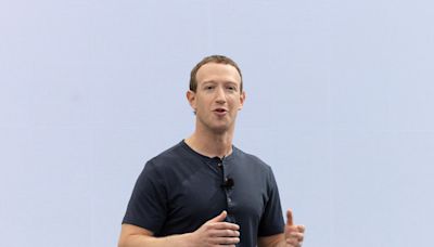 Meta CEO Zuckerberg calls on industry to adopt open-source AI, debuts high-powered Llama AI model