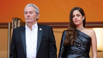 "Bonne fête papa... première fois sans toi" : le tendre message d'Anouchka Delon à son père, Alain Delon, pour une occasion très spéciale