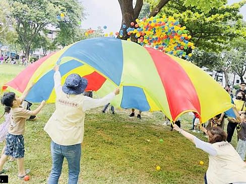 屏遊戲城市列車開抵萬年公園