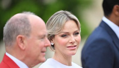 Charlene de Mónaco 'debuta' en los JJOO de París 2024 con un impoluto blanco