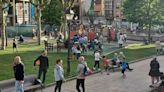 La zona de juegos del parque Alfonso X de la Pola tendrá dos pistas deportivas