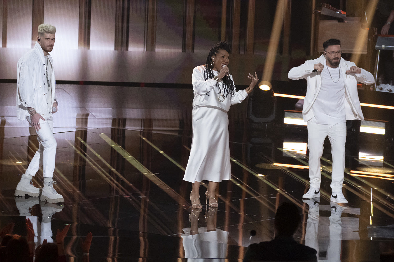 Former ‘American Idol’ stars pay tribute to the late Mandisa with special performance