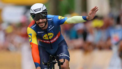 Tour de France 2024 : le Français Julien Bernard embrasse sa compagne sur la route et écope d’une amende