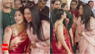 Video; Rupali Ganguly meets Tanishaa Mukerji at Durga Puja pandal - Times of India