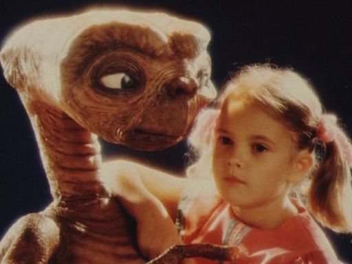 40 anos depois, Drew Barrymore relembra infância no set de E.T. em novo vídeo