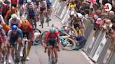 Estrepitosa caída en el último kilómetro de la decimotercera etapa del Tour de France - MarcaTV