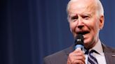 Biden faz críticas duras a republicanos antes de comício