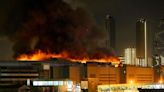 Incêndio em refinaria de petróleo russa causa mortes e ferimentos, dizem autoridades