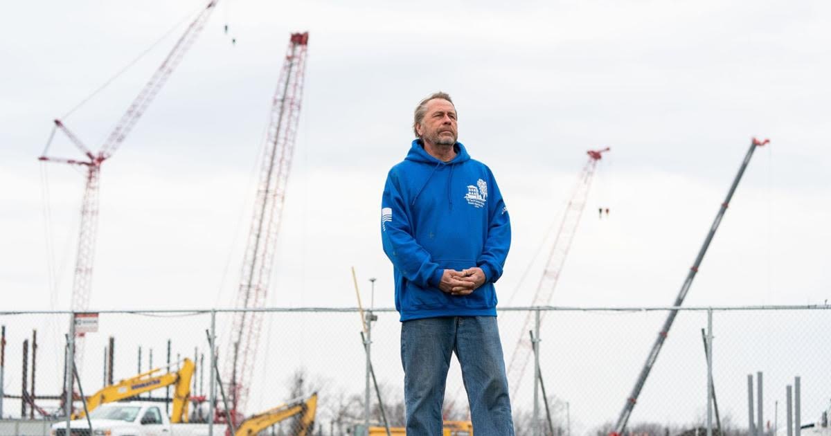Good Morning, Buffalo: Hammer's Lot owner has front-row seat to Bills stadium construction