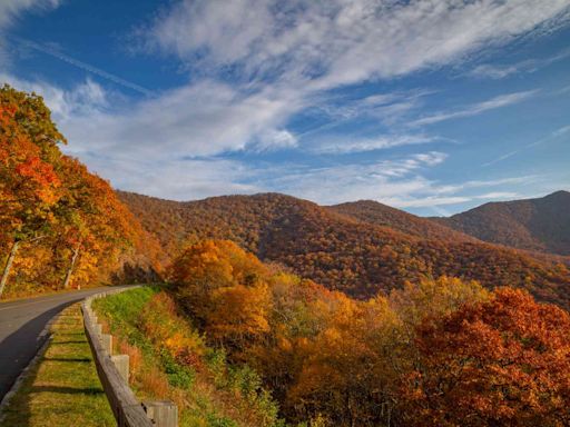 This Fall Foliage-focused Road Trip Through North Carolina Has Charming Towns, Cozy Resorts, and Beautiful Mountain Views