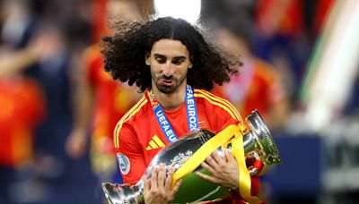 Marc Cucurella se acuerda de Gary Neville tras ganar la Eurocopa: "Gracias por tu apoyo"