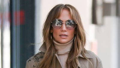 People Are Defending Jennifer Lopez After She Was Brutally Dragged For Taking A Two-Hour Commercial Flight