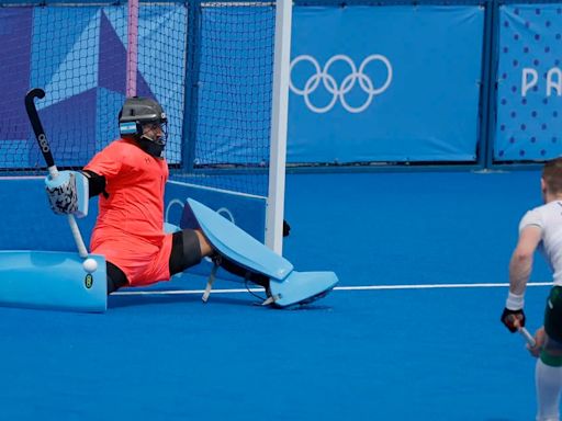 El show de atajadas de Tomás Santiago para salvar el triunfo de Los Leones y ser clave para sacar el boleto a los cuartos de final de París 2024