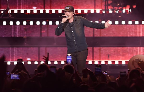 WATCH: Tom Brady, country star Morgan Wallen BOTH rocking Raiders gear at concert