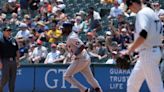 Yordan Alvarez homers, drives in 2 as Astros beat White Sox