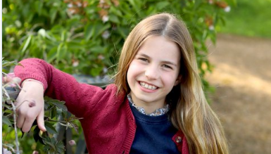 英國夏洛特公主9歲生日 肯辛頓宮公布紀念照「保證沒修圖」