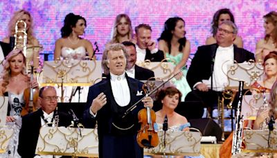 André Rieu y la Orquesta Johann Strauss hacen la fiesta en Bogotá con la música del mundo