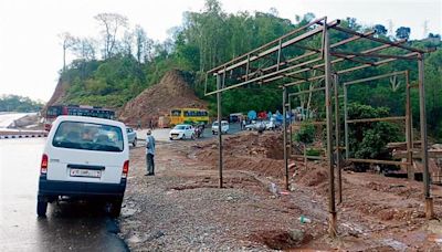 Rain shelter on Pathankot-Mandi NH cries for immediate attention