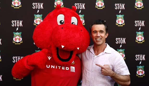 Red carpet interviews with Rob McElhenney, Wrexham AFC players and more at Wrex Coast Tour kick-off event [WATCH]