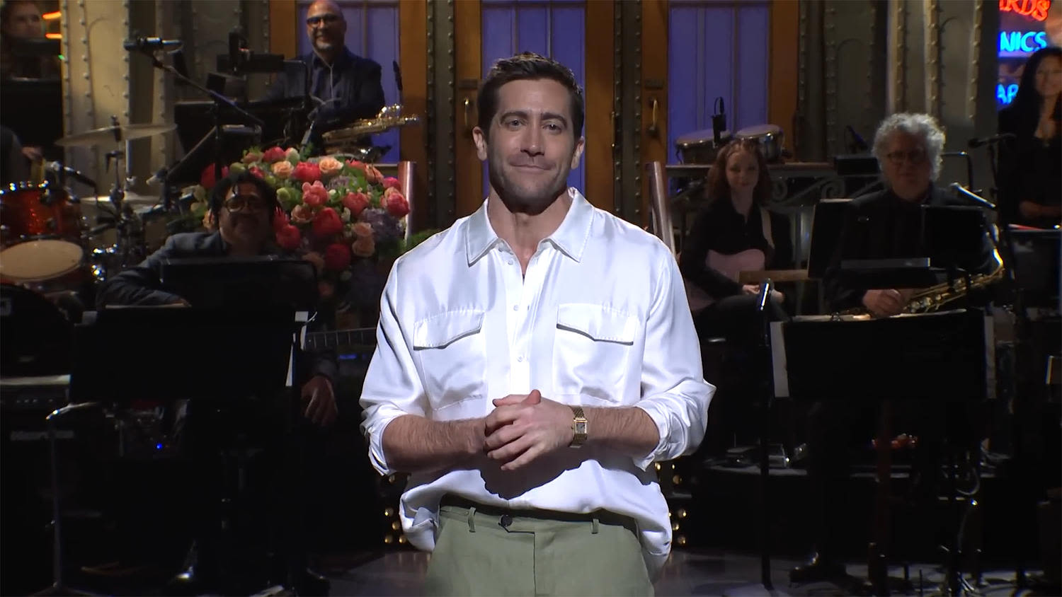 Jake Gyllenhaal performs Boyz II Men’s ‘End of the Road’ in ‘SNL’ monologue — and fans are in shambles