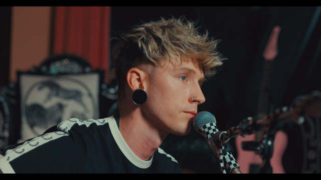 Machine Gun Kelly Covers Zach Bryan's 'Sun To Me'