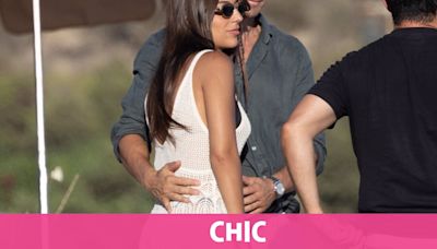 Álex González y su novia, Camila Rojido, derrochan amor en Ibiza