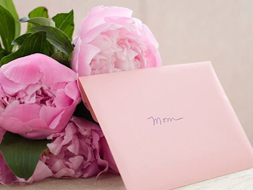 Don't Know What to Write in a Mother's Day Card? 5 Options That'll Make Your Mom Smile