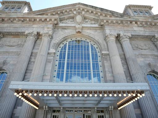 From decay to dazzling, Ford restores grandeur to Detroit train station that once symbolized decline