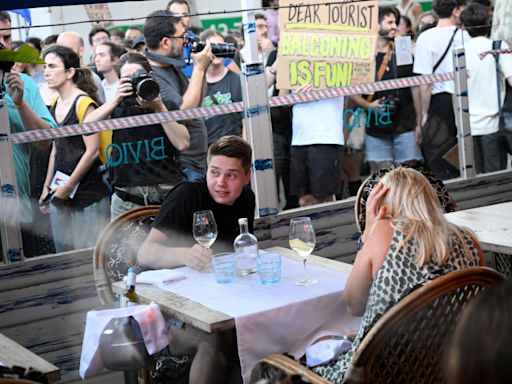 Why Protesters Are Squirting Water at Tourists in Barcelona