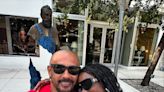 Erika Januza curte passeio em Miami com o marido