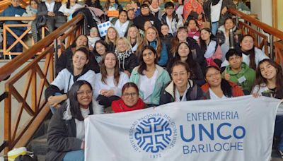 Futuros enfermeros de la Universidad del Comahue en carrera: «En la calle no se puede vivir»