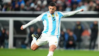 Por qué Leandro Paredes cedió su lugar a último momento en la formación de la selección argentina ante Costa Rica