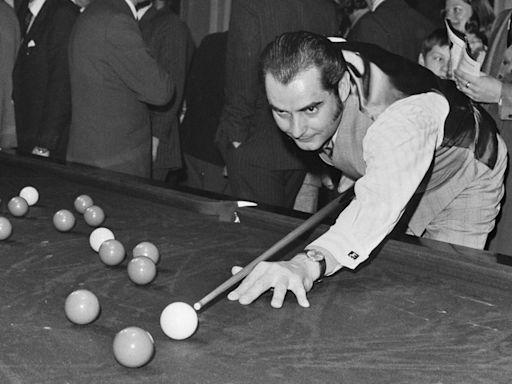 Ray Reardon, six-time world snooker champion nicknamed Dracula, dies aged 91