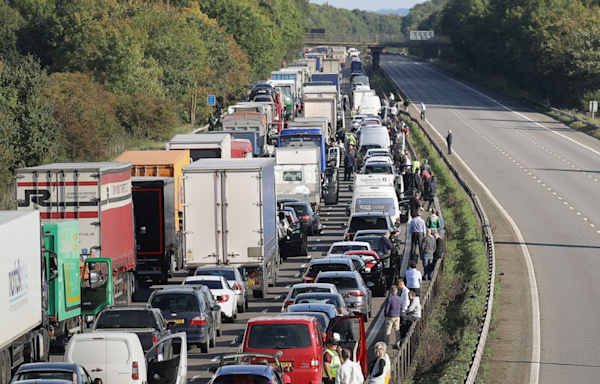 Fact Check: A Pic Supposedly Shows People Fleeing London After Sadiq Khan Re-Elected Mayor of London Mayor...