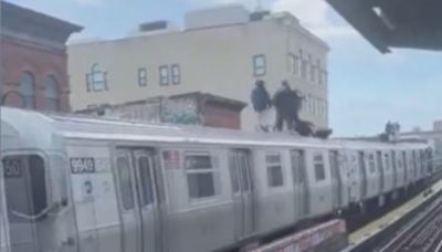 'Subway surfing': qué es y por qué prolifera esta peligrosa práctica en el metro de Nueva York