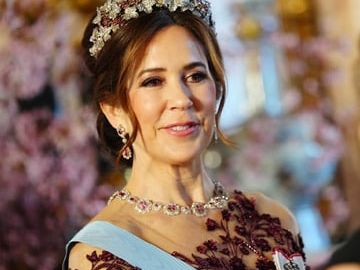 Estocolmo se viste de gala: los looks de Mary de Dinamarca y las 'royals' suecas, al detalle