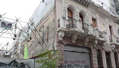 El edificio histórico que sufre derrumbes y grietas por una obra en construcción y la denuncia de un vecino que se hizo viral