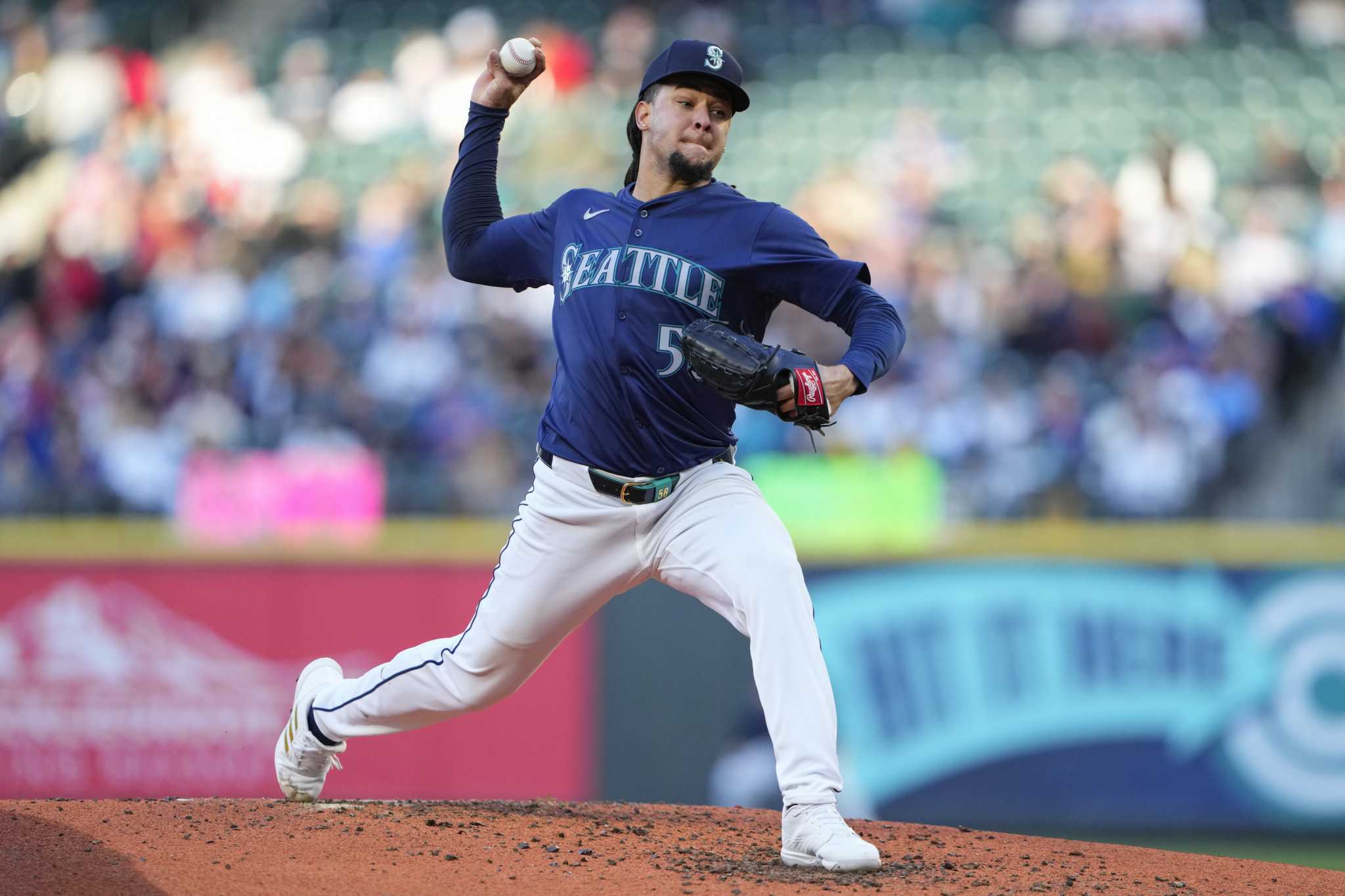 Castillo throws 7 shutout innings and then Mariners bullpen hangs on for 3-2 win over Braves