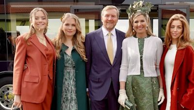 Guillermo y Máxima de Holanda celebran el Día del Rey junto a sus tres hijas: su tradicional posado familiar y el guiño a una ciudad