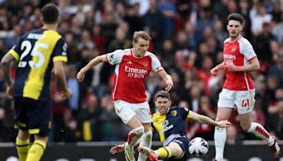 Arsenal acaricia el título de la Premier: goleó a Bournemouth