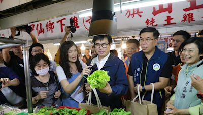 高雄龍華市場示範減塑市場 陳其邁現場發送消費券 | 蕃新聞