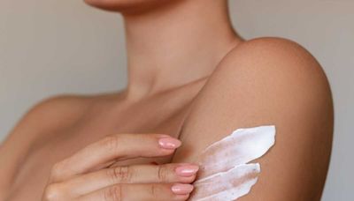 Quel est le meilleur ingrédient pour hydrater une peau sèche en profondeur ? La réponse d'une dermatologue