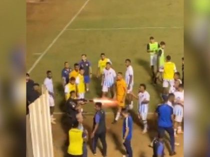 Viral: Portero reacciona al disparo de un policía en el futbol de Brasil