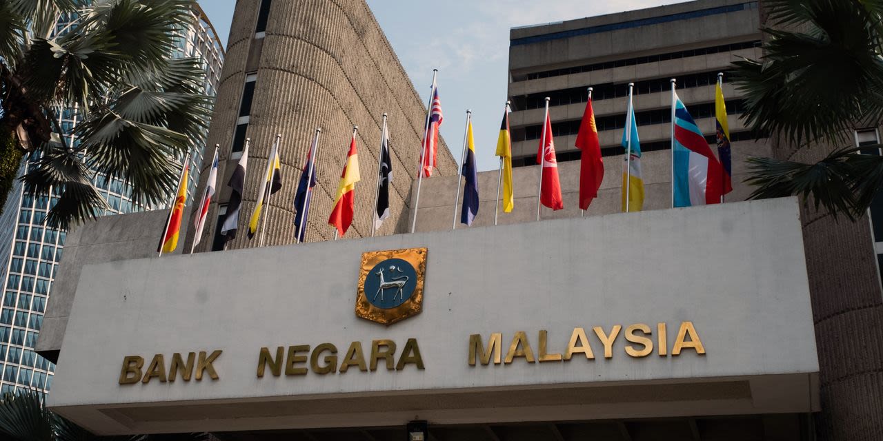 Malaysia Central Bank Holds Rates Steady, as Widely Expected